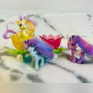 My Little Pony 2005 G3 Breezie Ponies - Breezies Parade Playset/ 2 Flower Cars